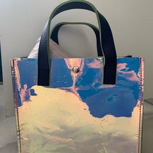 Illuminate color bag